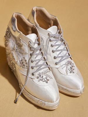 White embroidered satin heels 2