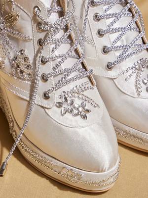 White embroidered satin heels 3