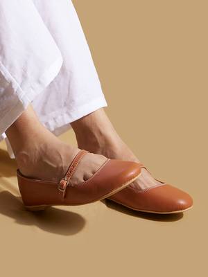Tan solid leather ballerinas 2