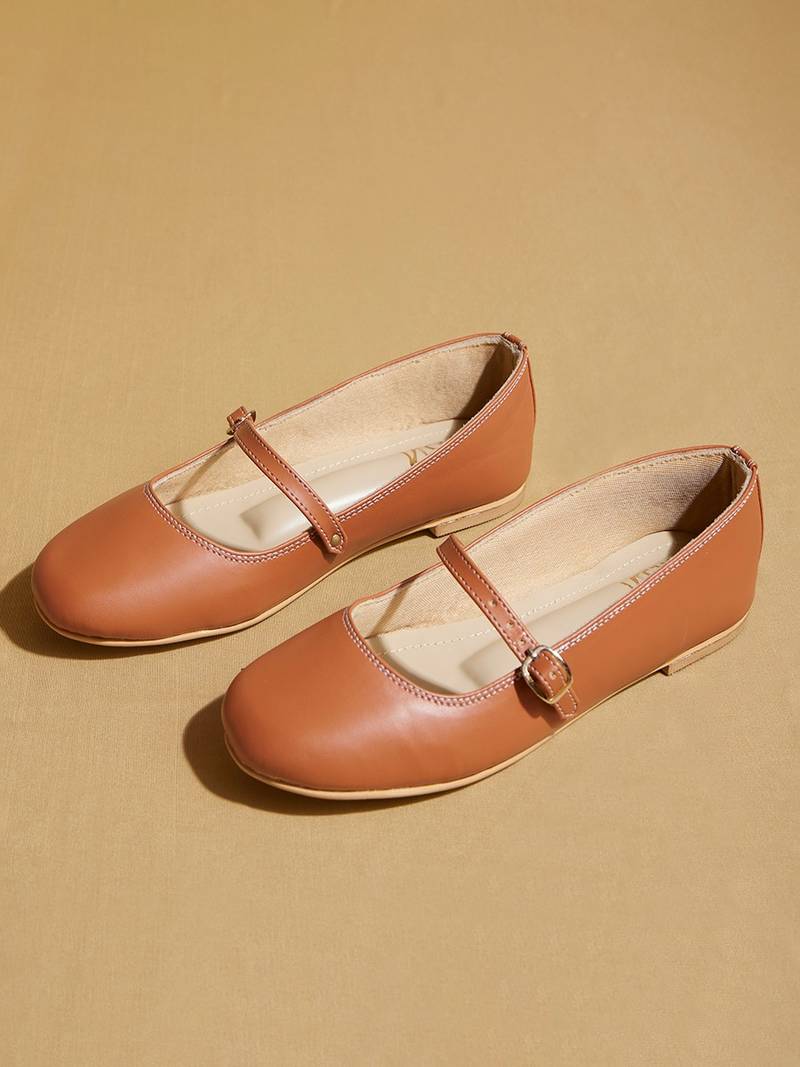 Tan solid leather ballerinas