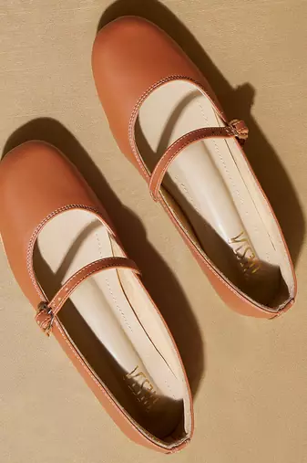 Tan solid leather ballerinas