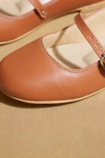 Tan solid leather ballerinas