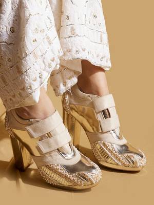 White embroidered leather heels 3