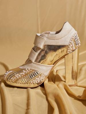White embroidered leather heels 4