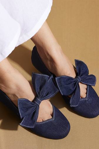 Blue solid denim ballerinas