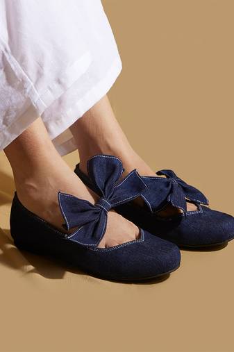Blue solid denim ballerinas