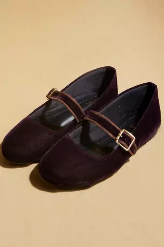 Black solid velvet ballerinas