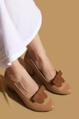 Tan solid leather heels