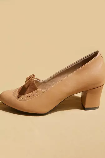 Tan solid leather heels