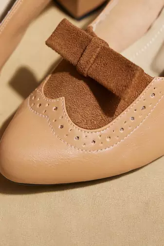 Tan solid leather heels