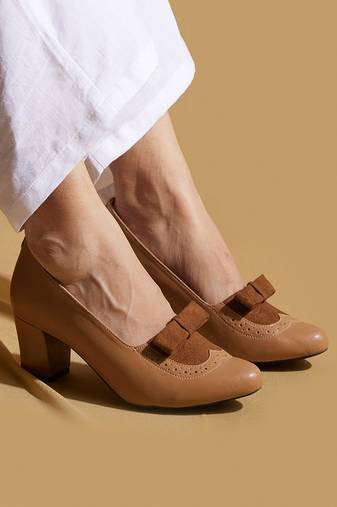 Tan solid leather heels