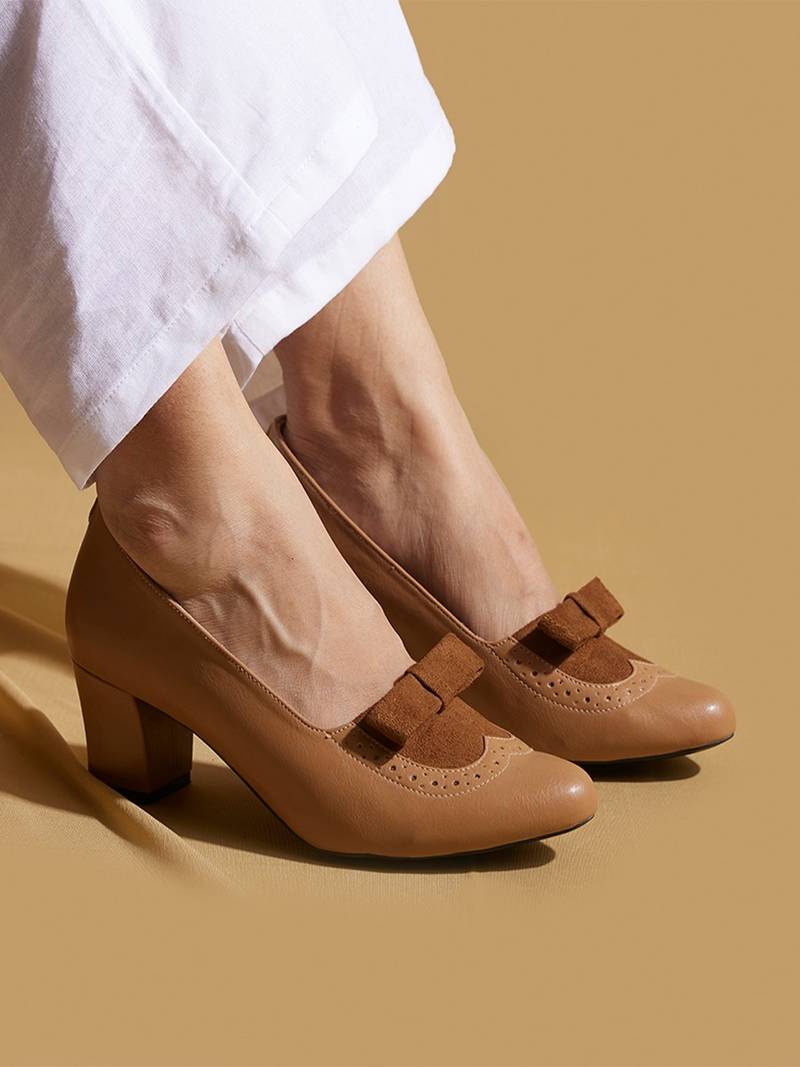Tan solid leather heels