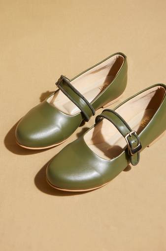 Green solid leather ballerinas