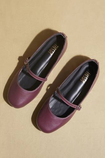 Maroon solid leather ballerinas