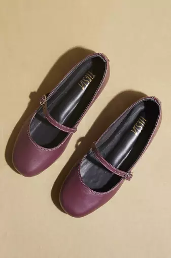 Maroon solid leather ballerinas