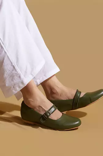 Green solid leather ballerinas