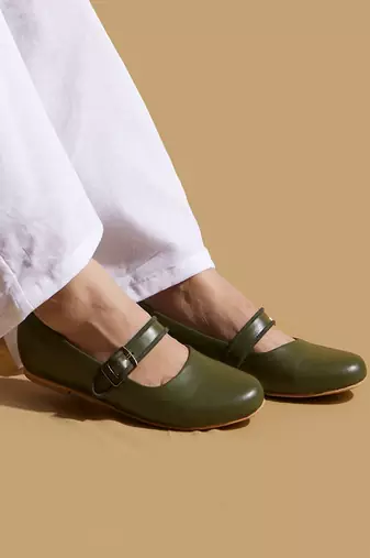 Green solid leather ballerinas