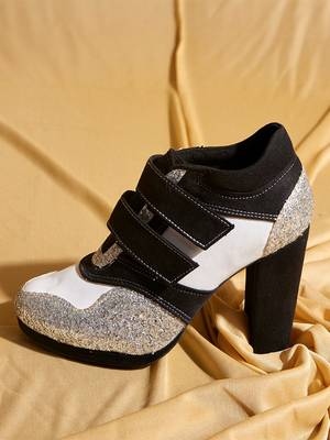 Silver embroidered leather heels 2