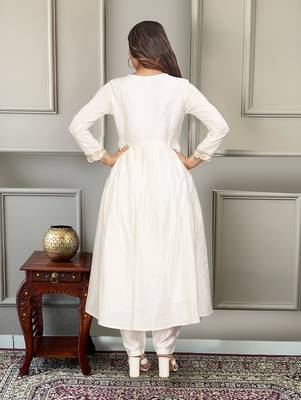 Women's  Embroidery Chandrei Straight Kurta Pant and Dupatta Set 4