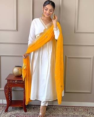 Women's  Embroidery Chandrei Straight Kurta Pant and Dupatta Set 3