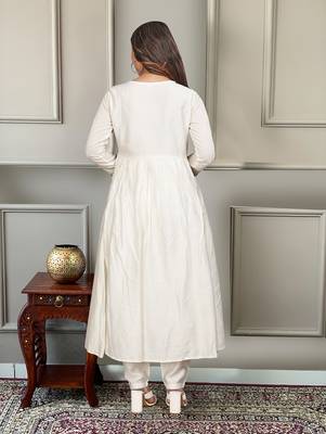 Women's  Embroidery Chandrei Straight Kurta Pant and Dupatta Set 3
