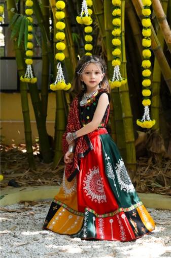 Kutchi embroidered black girls chaniya choli with dupatta (cc-fncy) - black