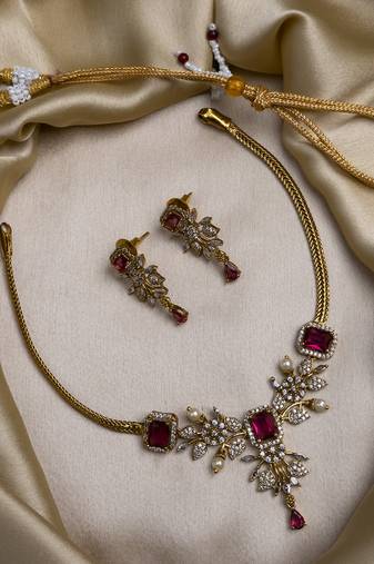Ruby red ad pearl flower necklace set