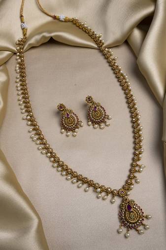 Unique ad ruby green long sleek necklace set