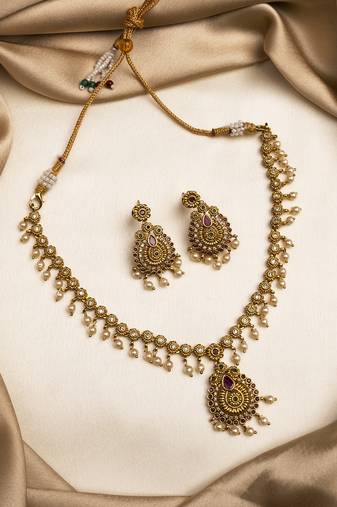 Unique ad ruby green short sleek necklace set