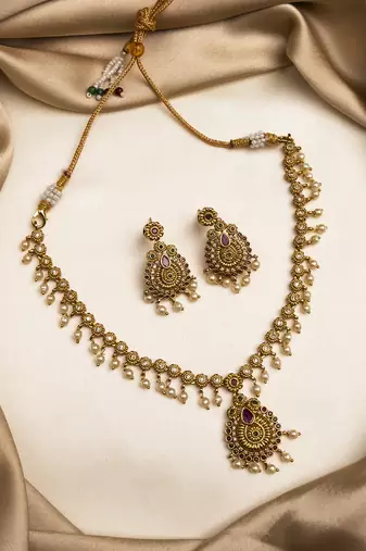 Unique ad ruby green short sleek necklace set