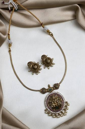 Traditional lakshmi pendant hasli necklace set