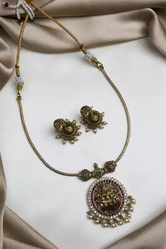 Traditional lakshmi pendant hasli necklace set