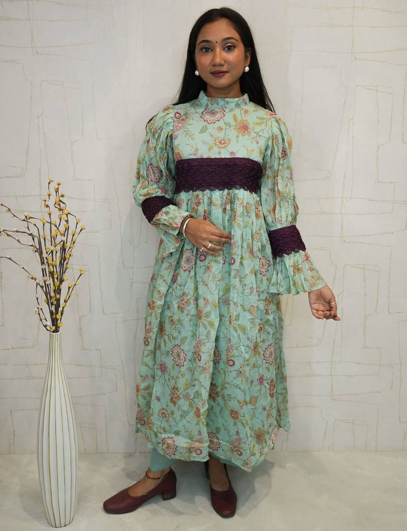 Floral anarkali kurta with lace detailing