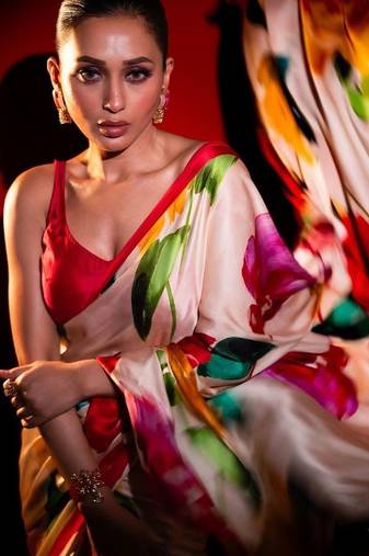 HOT RED AND WHITE BOLLYWOOD DIGITAL PRINTED SAREE