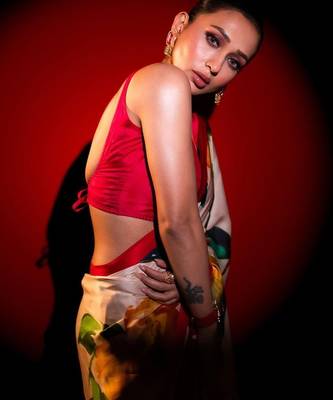 HOT RED AND WHITE BOLLYWOOD DIGITAL PRINTED SAREE 3