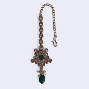 green alloy maang tikka with flower oval design 4