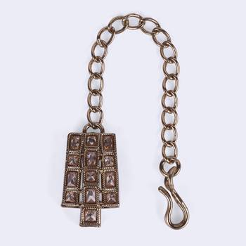 Good-looking sqaure shape gold plated maang tikka for women and girls 4