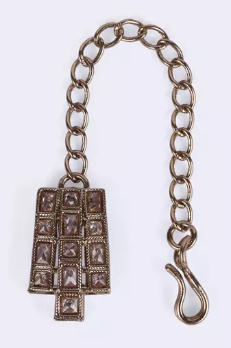 Good-looking sqaure shape gold plated maang tikka for women and girls