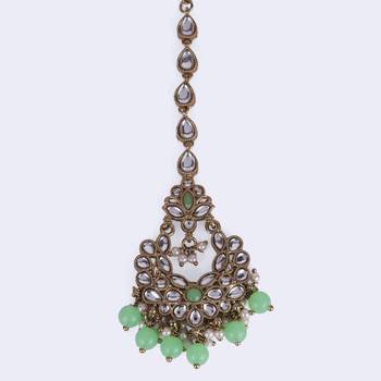 Splendid chandilier and flower design gold plated maang tikka for women and girls 4