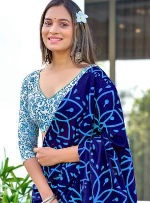 Blue printed cotton saree with blouse piece 3