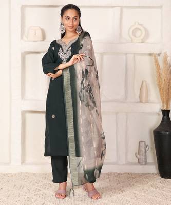 bottle green chanderi ensemble with jacquard dupatta 4