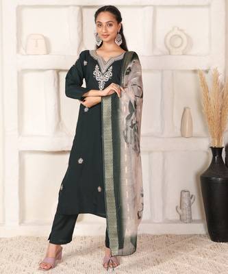 bottle green chanderi ensemble with jacquard dupatta 5