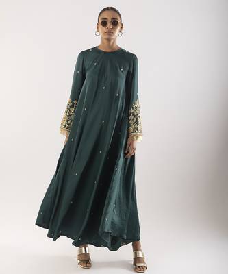 Green embroidered satin kurta set 1