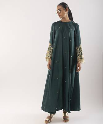 Green embroidered satin kurta set 2