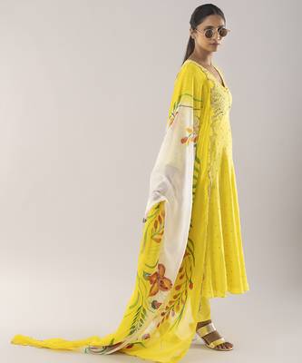Yellow embroidered viscose kurta set 4