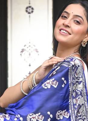 Ink blue  handwoven baluchari silk blend saree with exquisite resham minakari work in dual color 3