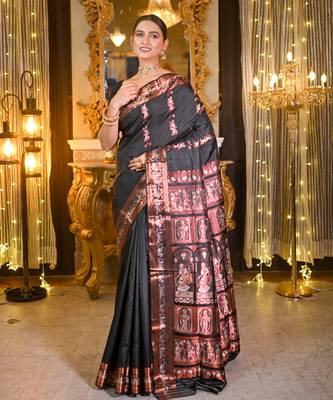 Black  handwoven swarnachari silk blend saree with exquisite zari minakari work in dual color 1