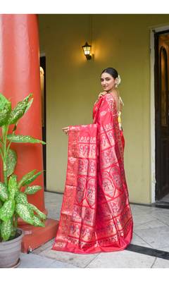 Red  handwoven swarnachari silk blend saree with exquisite zari minakari work in dual color 3