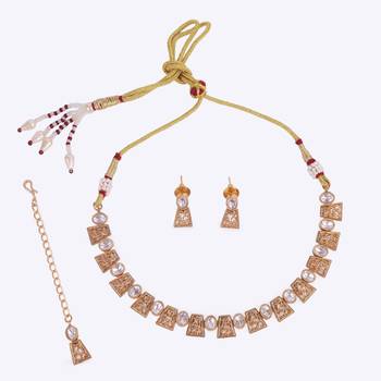 Elegant rajwadi gold plated choker necklace set with maangtikka for women and girls 2