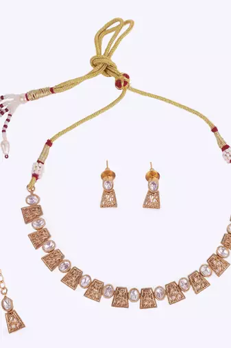 Elegant rajwadi gold plated choker necklace set with maangtikka for women and girls